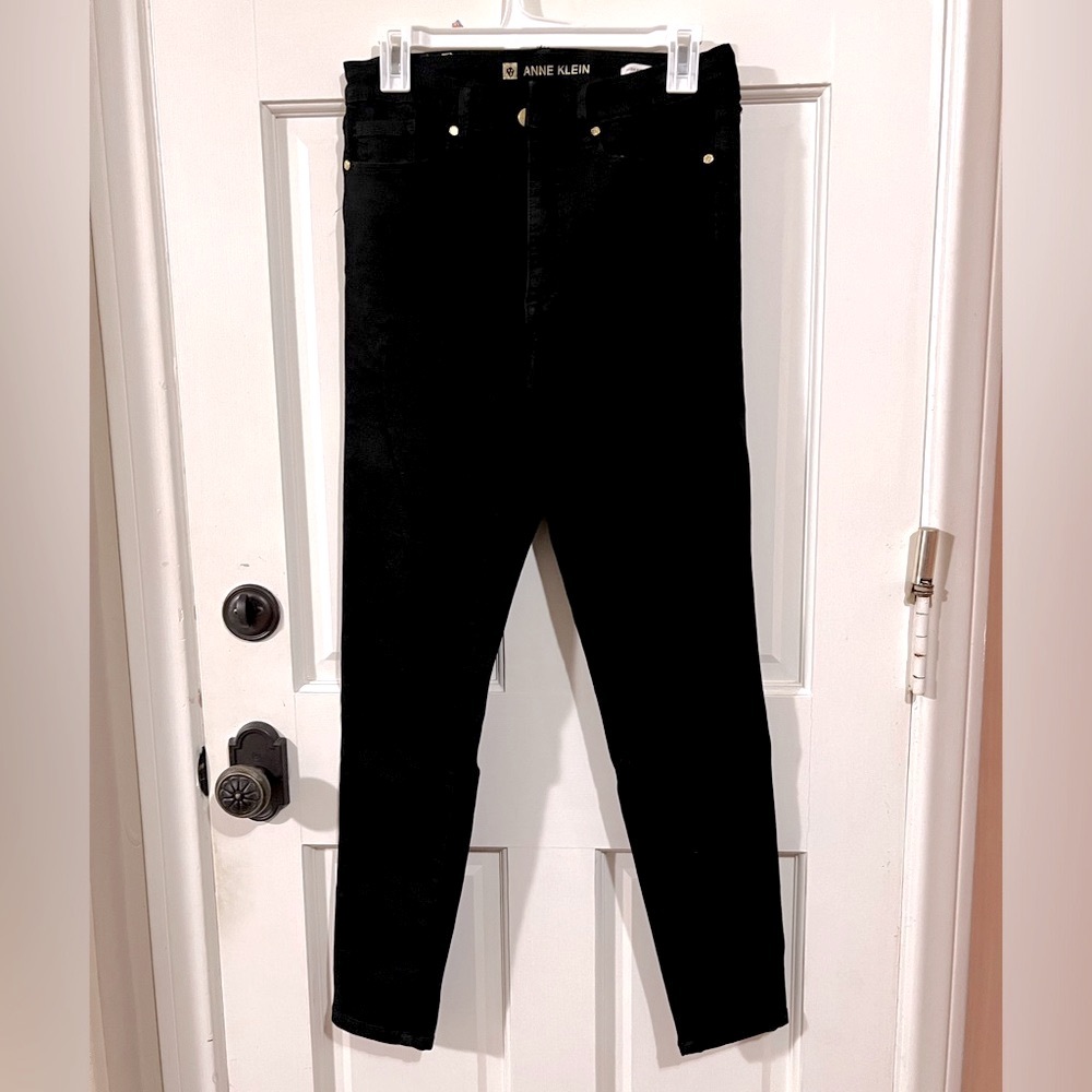 Black women’s pants high rise skinny size 10